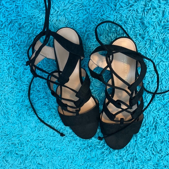 Black lace up heels - Picture 1 of 6